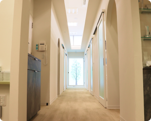 さいわいデンタルクリニック 明るく清潔な院内・個室